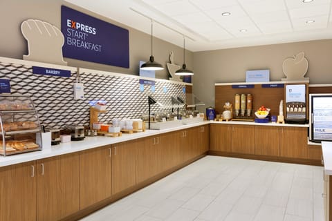 Free buffet breakfast on weekends