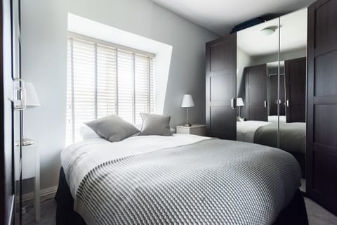 Apartment, 4 Bedrooms | 4 bedrooms, individually decorated, individually furnished