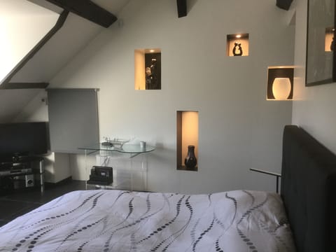 Double Room (La Pygargue) | Premium bedding, individually decorated, individually furnished