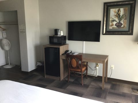 Desk, laptop workspace, iron/ironing board, rollaway beds