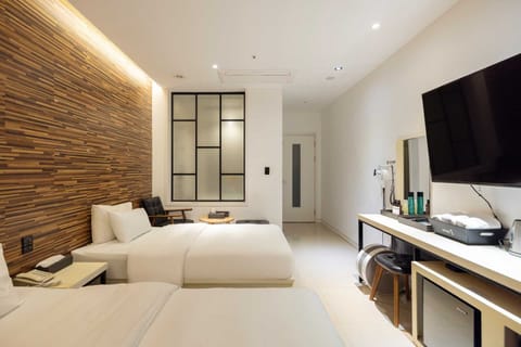 Twin Room | Premium bedding, desk, laptop workspace, blackout drapes