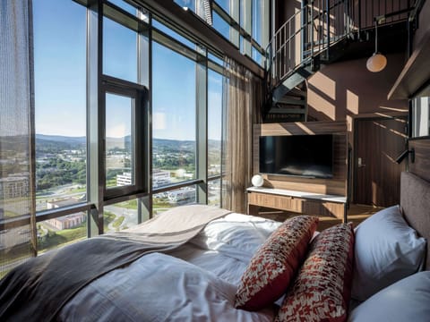 Suite, 1 King Bed, Non Smoking | Laptop workspace, soundproofing, iron/ironing board, free WiFi