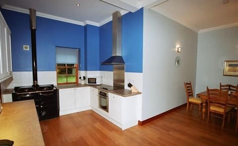 Cottage | Iron/ironing board, free WiFi, bed sheets