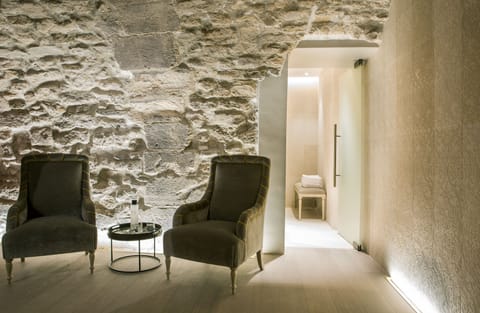 Steam room 