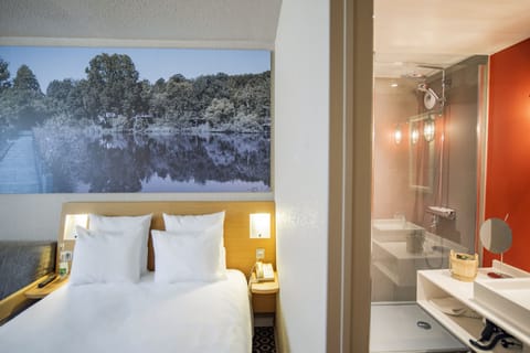 Executive Room, 1 Double Bed with Sofa bed | Premium bedding, in-room safe, desk, laptop workspace