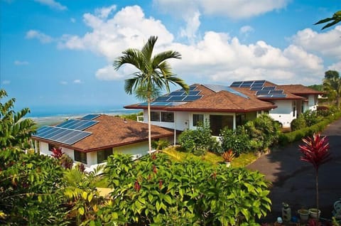 Kope Cottage is a stand-alone dwelling South (left) and below the Vista Suite. 