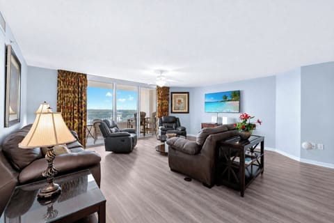 Beautifully Furnished Living Room 