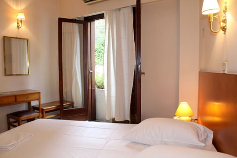 In-room safe, desk, blackout drapes, soundproofing