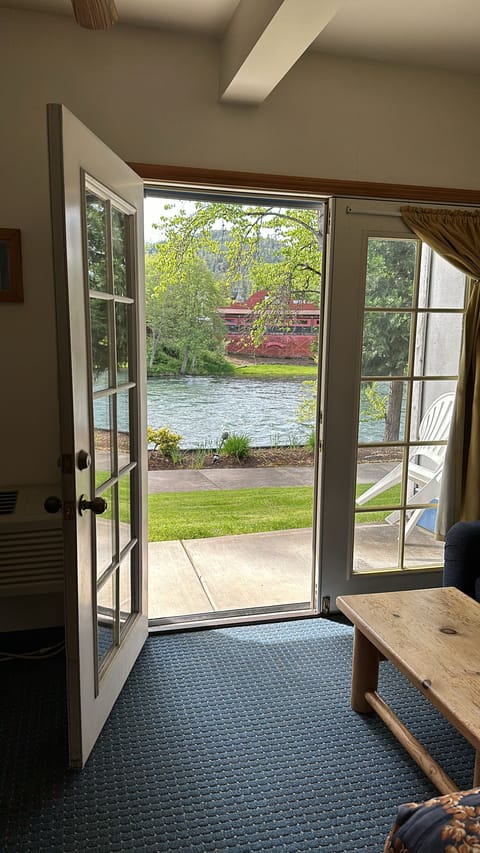 Two queen beds nonsmoking view room | Desk, cribs/infant beds, rollaway beds, bed sheets