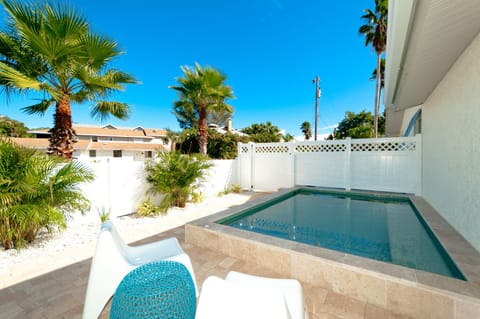 Anna Cabana A side yard with pool & seating area