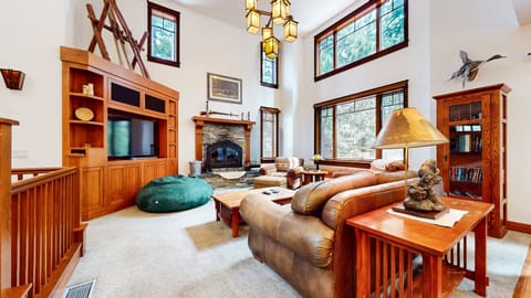 Townhome, 4 Bedrooms | Living area | TV, fireplace