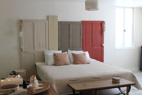 Superior Double Room, Garden View (Chambre Peintre) | Free WiFi, bed sheets