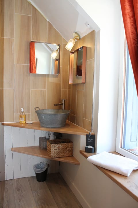 Standard Double or Twin Room | Free WiFi, bed sheets