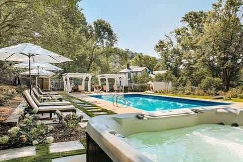Outdoor pool, sun loungers