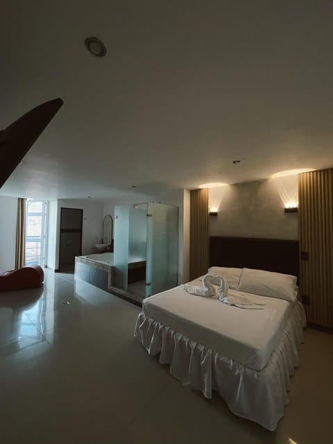 Standard Suite, Jetted Tub | Iron/ironing board, free WiFi, bed sheets, wheelchair access