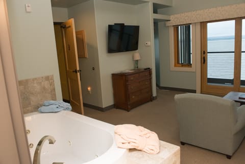 Design Suite, 1 King Bed, Lake View (Flowing Waters #3) | Bathroom | Shower, free toiletries, hair dryer, towels