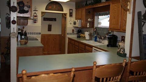 Breakfast Nook which opens into Living Room.