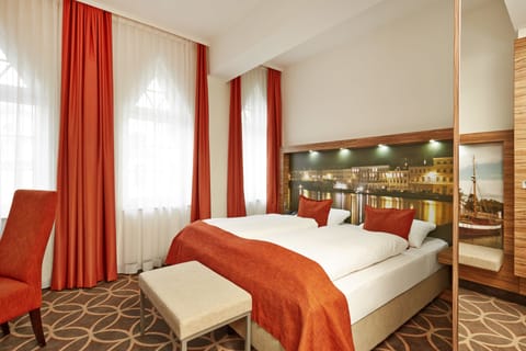 Superior Double Room | In-room safe, desk, soundproofing, iron/ironing board