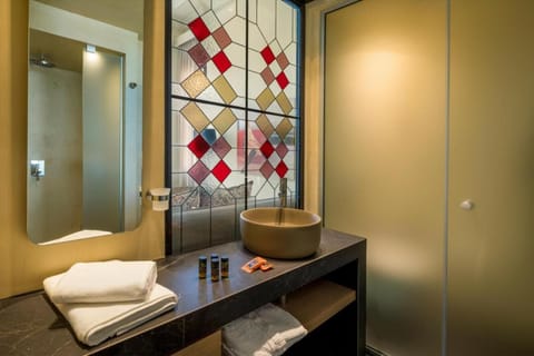 Shower, free toiletries, hair dryer, bathrobes