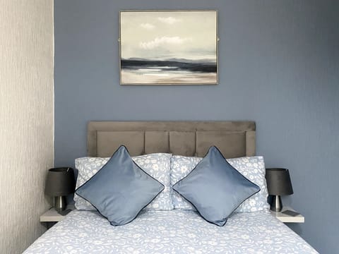 Double Room, Ensuite (Small) | Soundproofing, free WiFi, bed sheets