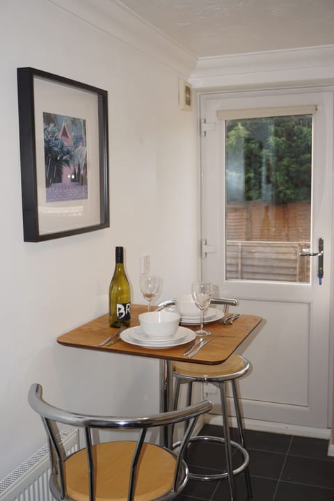Business Apartment, Multiple Bedrooms | In-room dining