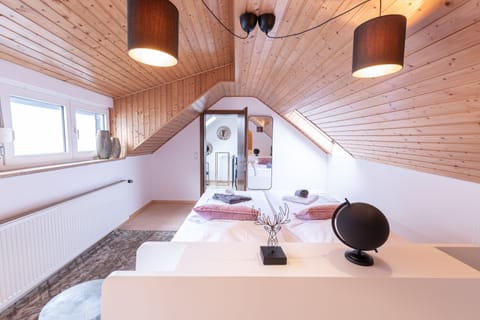 Comfort Condo (incl. Cleaning Fee 30€) | Premium bedding, desk, blackout drapes, soundproofing