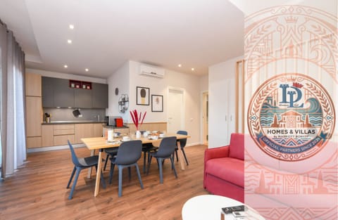 Modern open-plan space at A Casa di Giovanna, Desenzano. Marriott standard (2025). Stay 6+ nights and get a free train ticket to Venice! Comfort and style for your Lake Garda vacation.