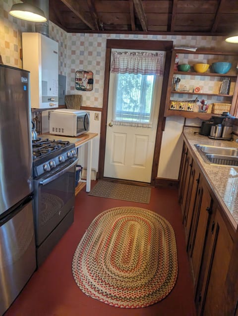 Kitchen w/continuos hot water system, coffee maker, microwave and gas oven