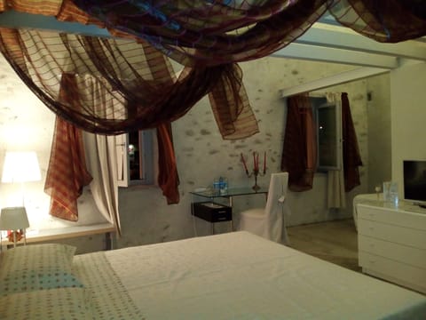 Triple Room | Egyptian cotton sheets, premium bedding, desk, soundproofing