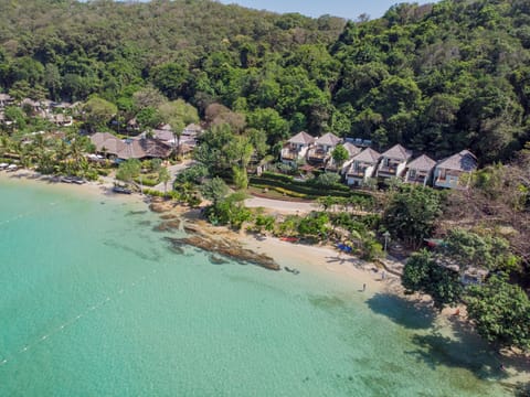 Premier Ocean Hillside | Minibar, in-room safe, desk, WiFi (free)