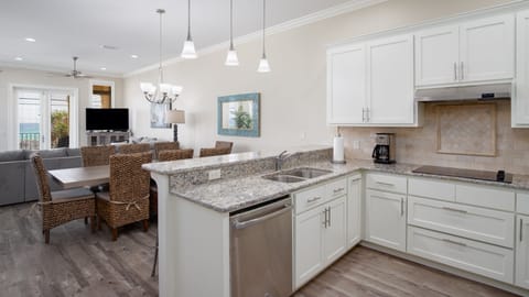 Kitchen - Enjoy using all of these gorgeous appliances!