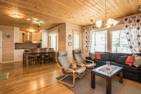 Flat-screen TV, fireplace