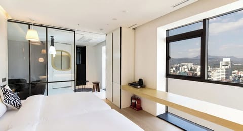 Junior Suite | In-room safe, free WiFi, bed sheets