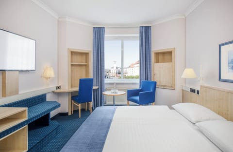 Superior Double Room | In-room safe, desk, soundproofing, WiFi (free)