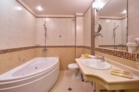 Deluxe Double Room, 1 King Bed, Balcony | Bathroom | Free toiletries, hair dryer, bathrobes, slippers