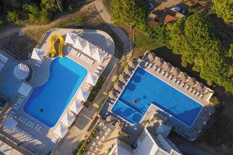 Indoor pool, 2 outdoor pools, pool umbrellas, sun loungers