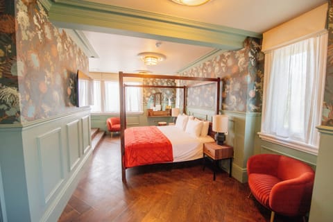 Deluxe Double Room | In-room safe, individually decorated, individually furnished