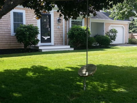 Beautiful Cape Cod Style Home - Newly renovated - Less than mile from town!
