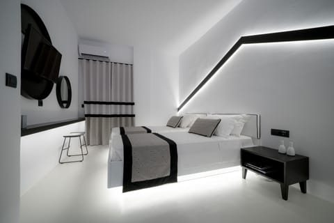 Comfort Double or Twin Room, 1 King Bed, Non Smoking | Premium bedding, in-room safe, desk, iron/ironing board