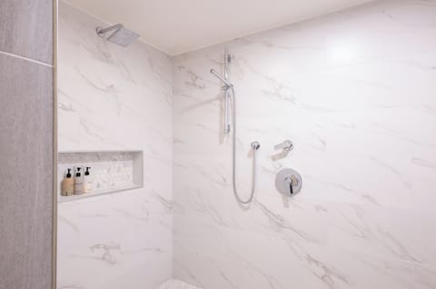 Deluxe Suite, Multiple Beds, Patio, Ground Floor | Bathroom | Combined shower/tub, free toiletries, hair dryer, bathrobes