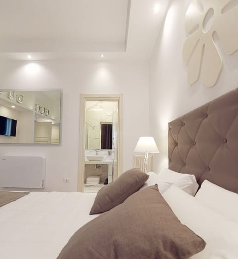 Deluxe Double Room | Desk, blackout drapes, soundproofing, free WiFi