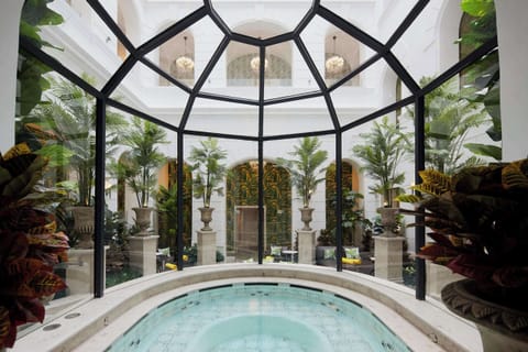 Indoor spa tub