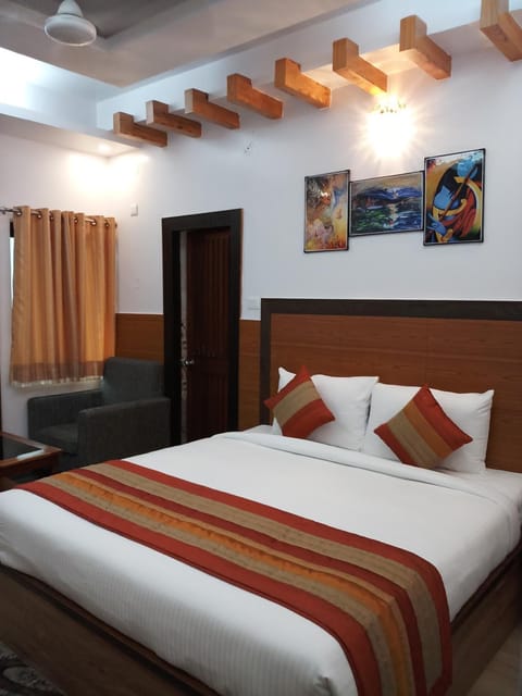 5 bedrooms, in-room safe, soundproofing, WiFi (free)