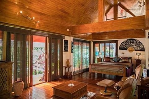 Deluxe Villa | Minibar, in-room safe, blackout drapes, rollaway beds