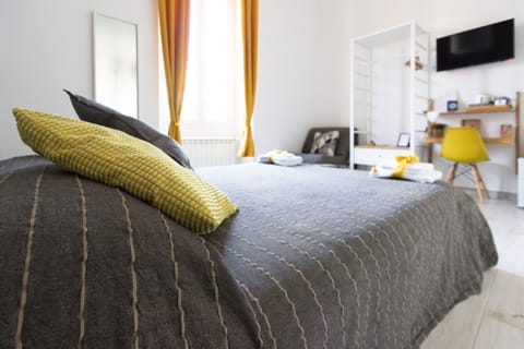 Comfort Room | Premium bedding, down comforters, minibar, in-room safe