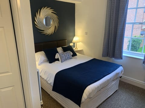 Basic Double Room, 1 Double Bed | Desk, iron/ironing board, free WiFi, bed sheets