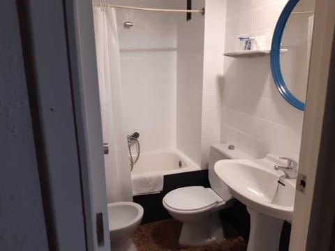 Bathtub, free toiletries, bidet, towels