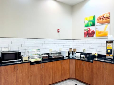 Free daily continental breakfast