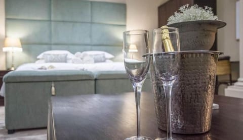 Minibar, in-room safe, desk, iron/ironing board