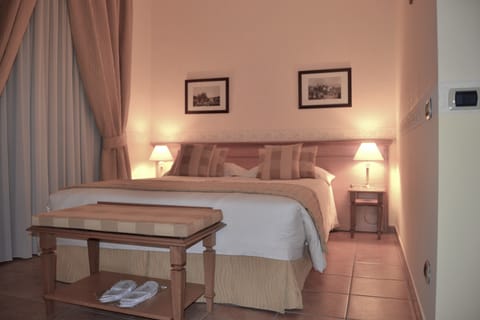 Egyptian cotton sheets, premium bedding, memory foam beds, minibar